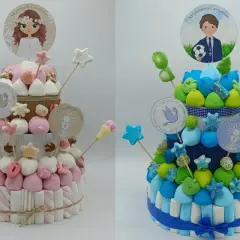 Dos tartas de chuches, una rosa y otra azul, perfectas para celebrar una comunión. ¡Qué ganas de hacer tarta de chuches!