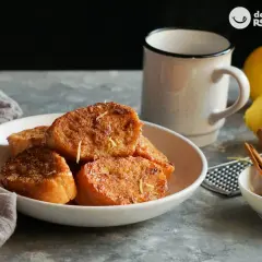 Torrijas caseras, doradas y esponjosas, listas para disfrutar. Una receta fácil y deliciosa.