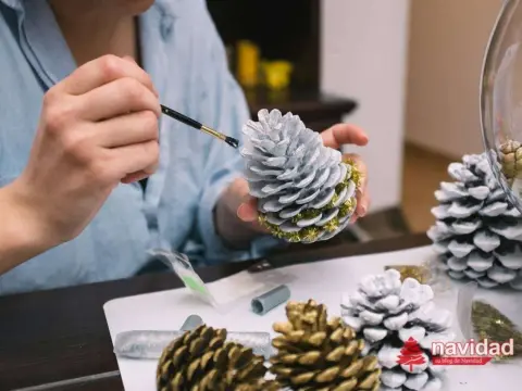 Pintar piñas para Navidad - Guía para una decoración top