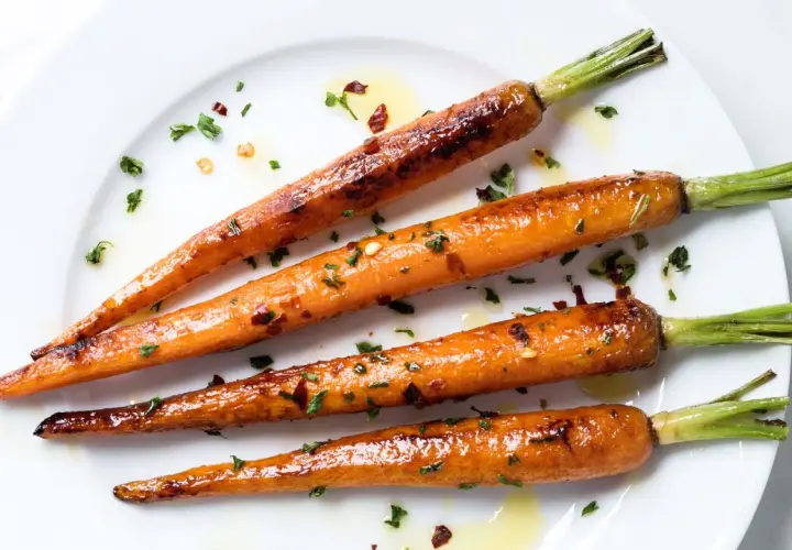 Zanahorias glaseadas con hierbas y especias, perfectas para tus recetas con zanahoria.