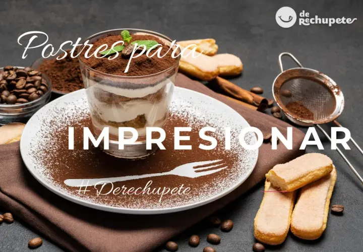 Delicioso postre de tiramisú en vaso, rodeado de ingredientes como café y bizcochos de soletilla. ¡Postres fáciles para impresionar!