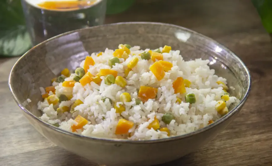 Arroz con verduras perfecto - Granos sueltos y sabor intenso