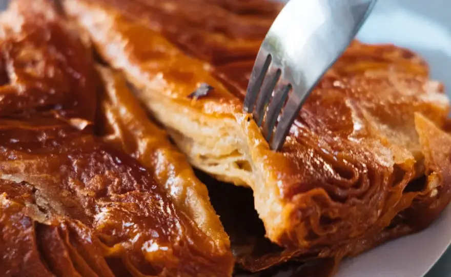 Kouign-amann: qué es, cómo reconocerlo y servirlo