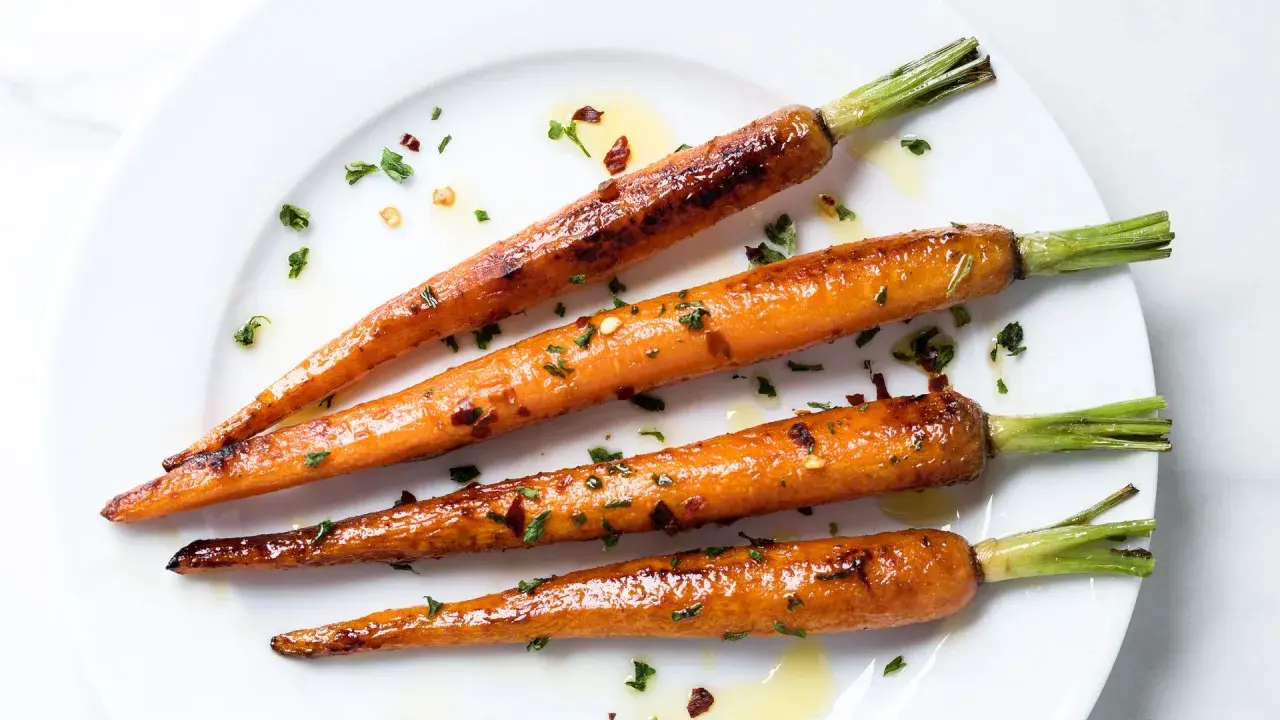 Zanahorias glaseadas con hierbas y especias, perfectas para tus recetas con zanahoria.